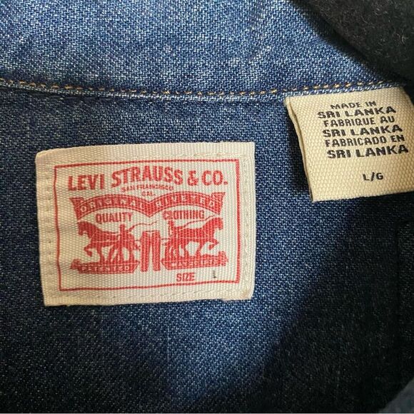Levi's Blue Denim Shirt with Colorful Patches Size L - Picture 5 of 8